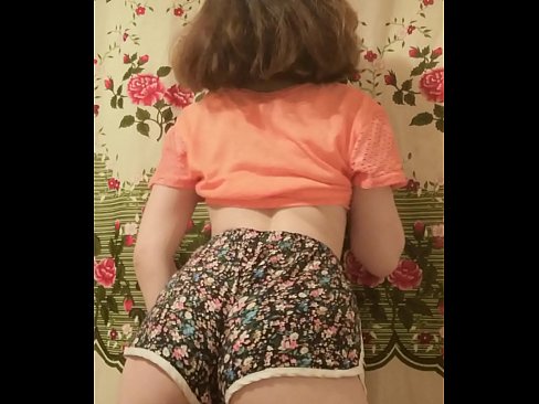 ❤️ Tânără sexy care se dezbracă de pantaloni scurți în fața camerei de filmat ❌  at us ro.purchasexz.top ❌❤
